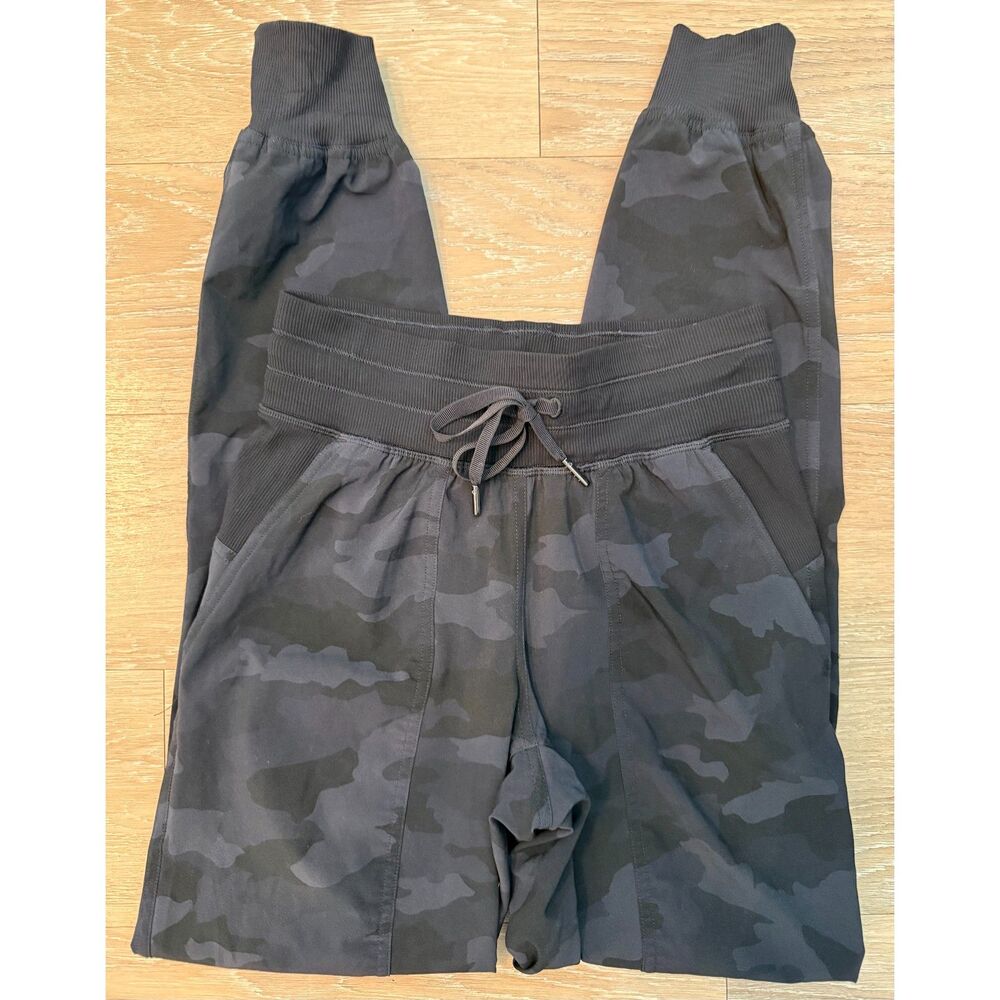 Lululemon Black Camo Joggers Size 0 - Picture 5 of 5